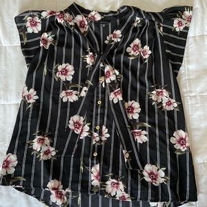 super cute floral blouse